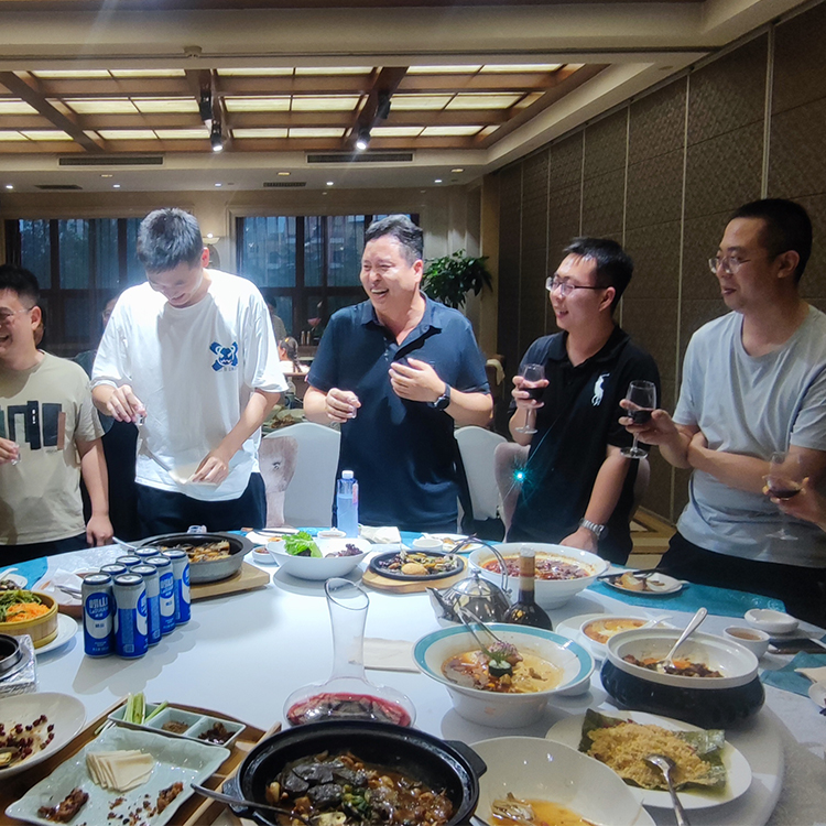 生活需要煙火，團(tuán)隊也是！